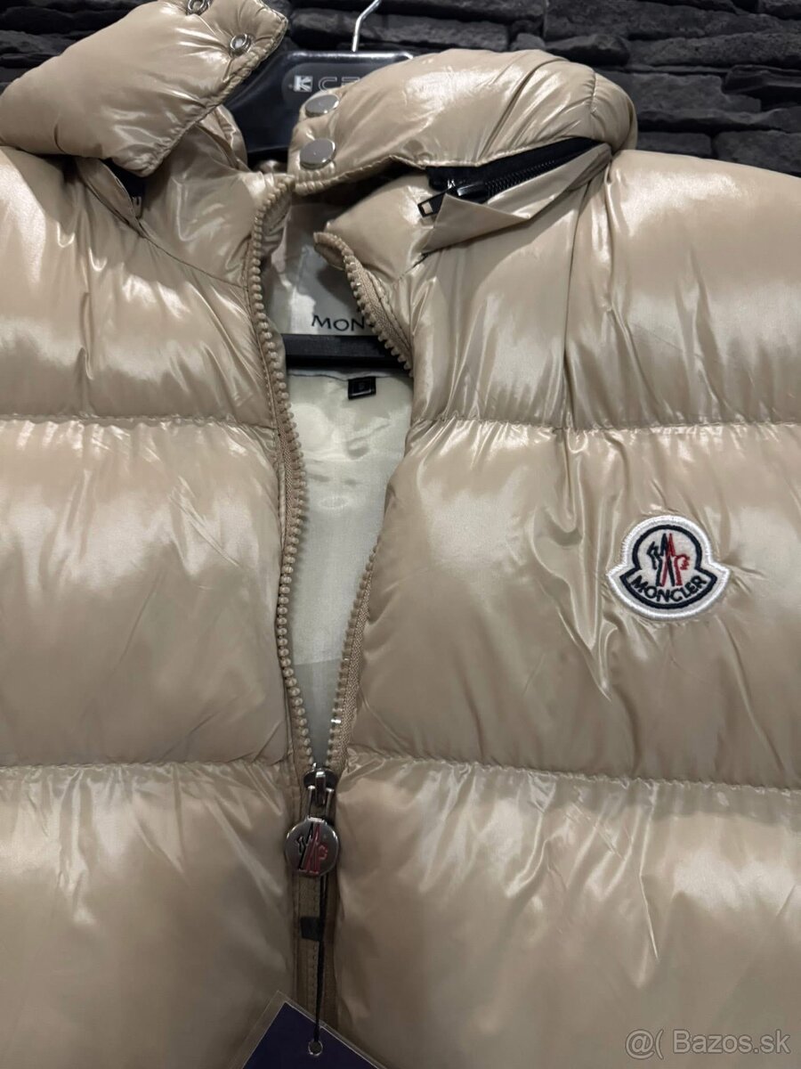 Moncler vesta krémová
