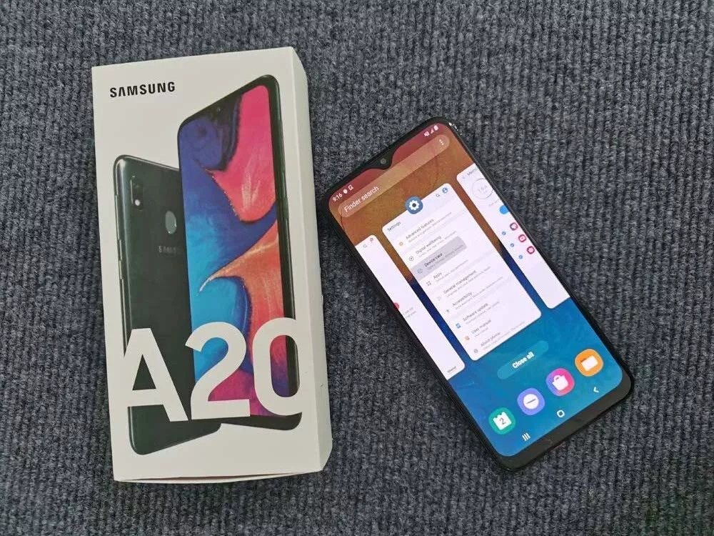 Samsung Galaxy A20 malo zachovalý