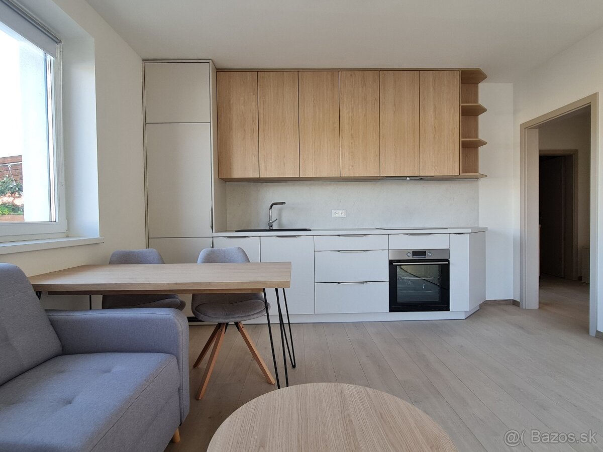 PRENÁJOM- Nový 3-izbový byt s parkovacím miestom