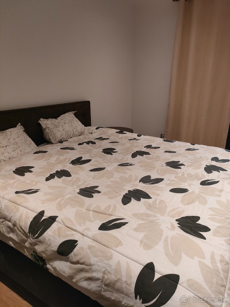 Manželská čalúnená posteľ za symbolickú cenu