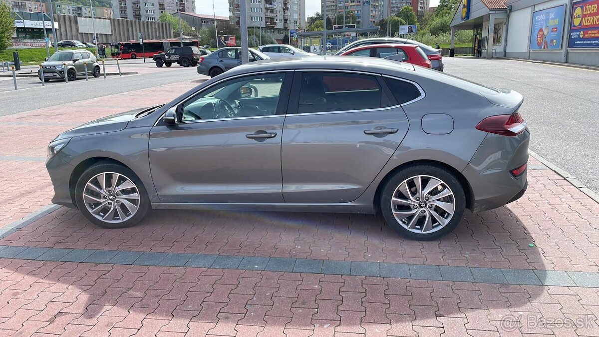 Hyundai i30 Fastback 1.4 T-GDI 103 kW – TOP STAV, 103 000 km