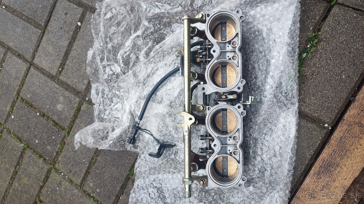 vstreky na Hondu CBR 1000 rr 2004 sc57