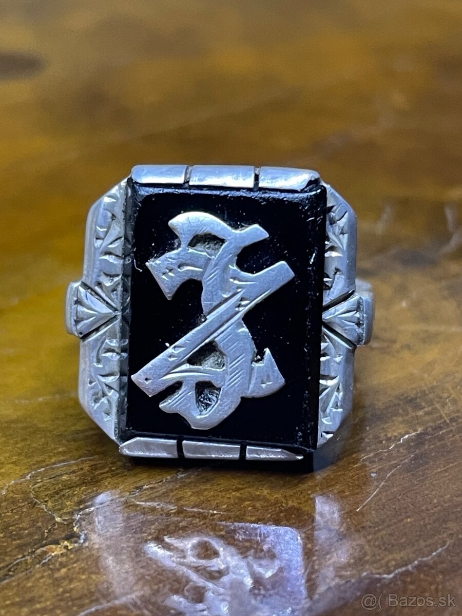 starozitny strieborný prsteň s monogramom