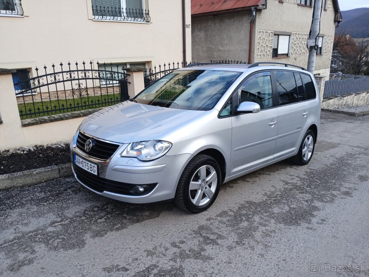 Volkswagen Touran 7-miestný