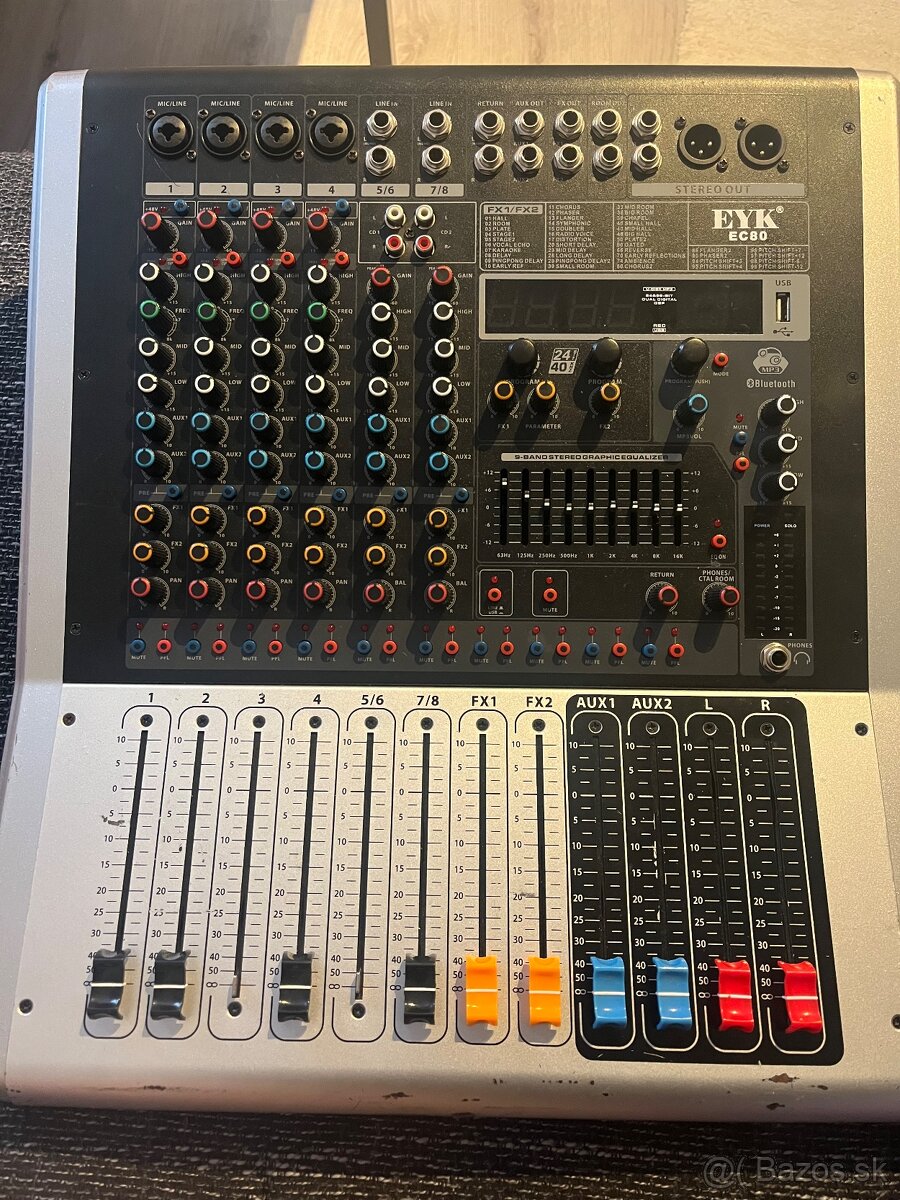 Mix pult s efektom USB