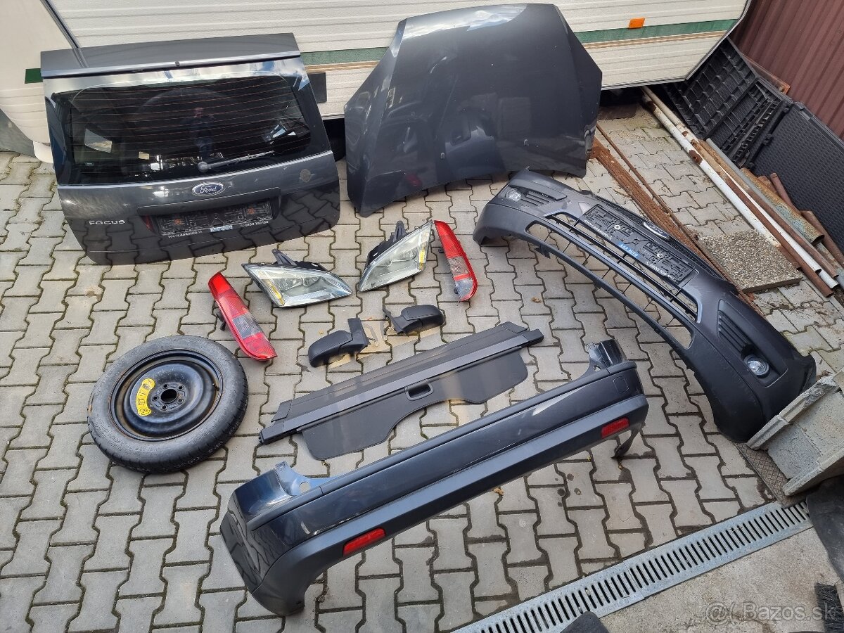 Ford Focus Combi predný náraznik
