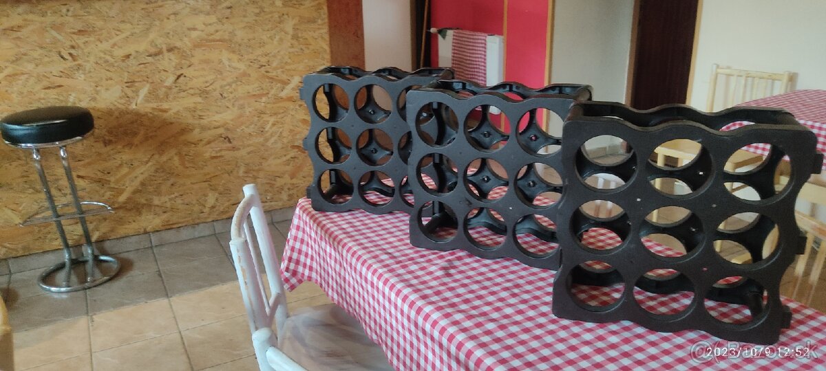 Predám stojany na fľaše