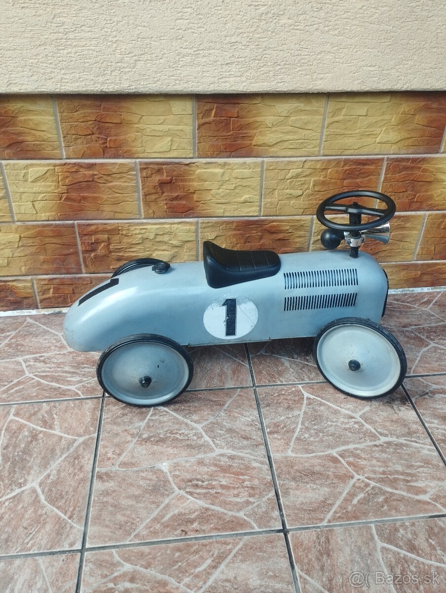 Staré retro autíčko