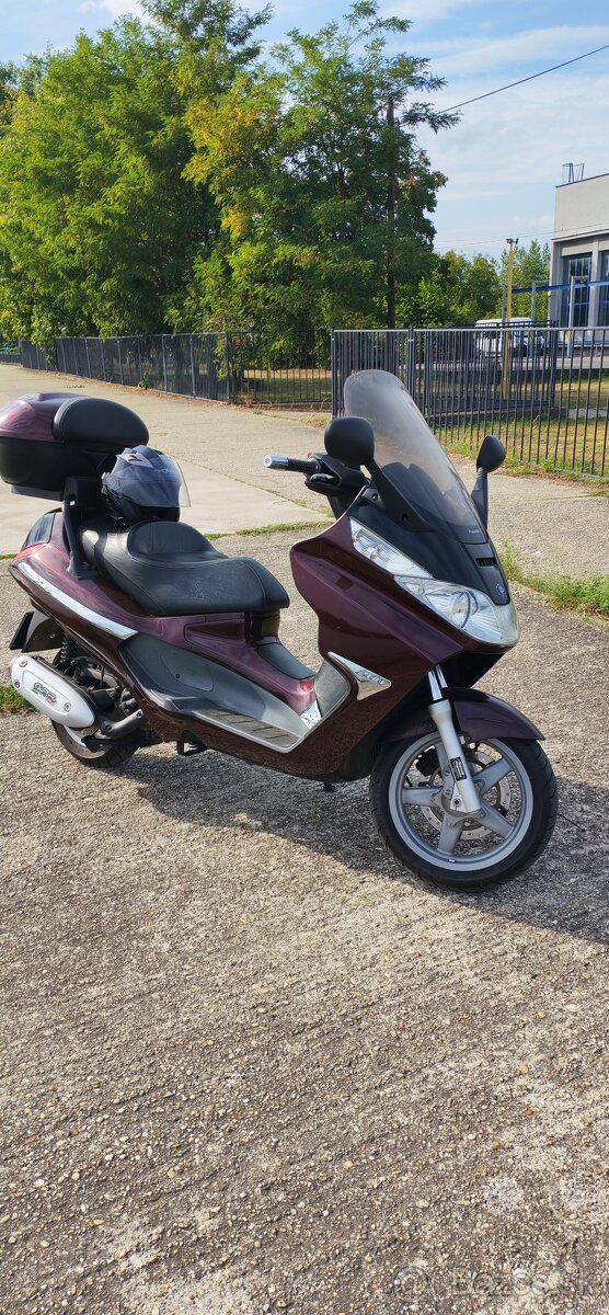 Piaggio x8 200