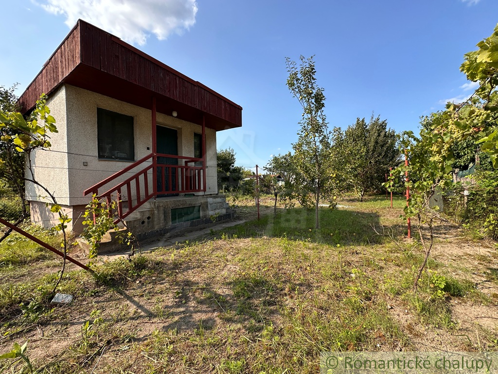 Na predaj záhradná chatka neďaleko rybníka – Nové Zámky, č