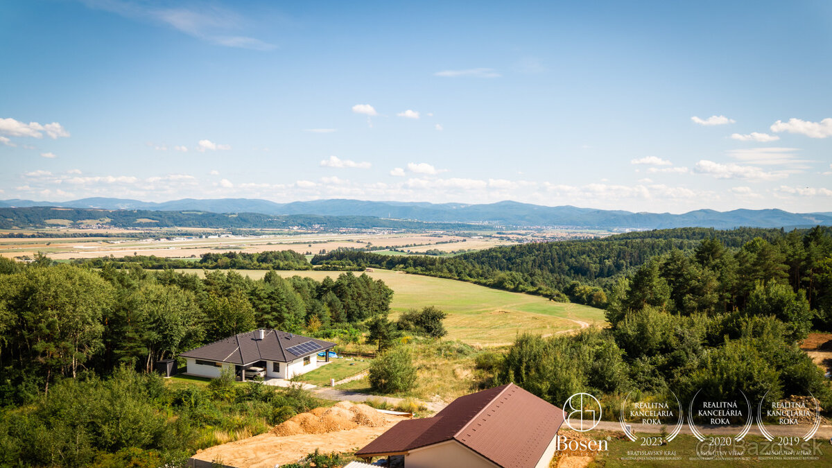BOSEN | Stavebný pozemok pre rodinný dom, výhľad, príroda.