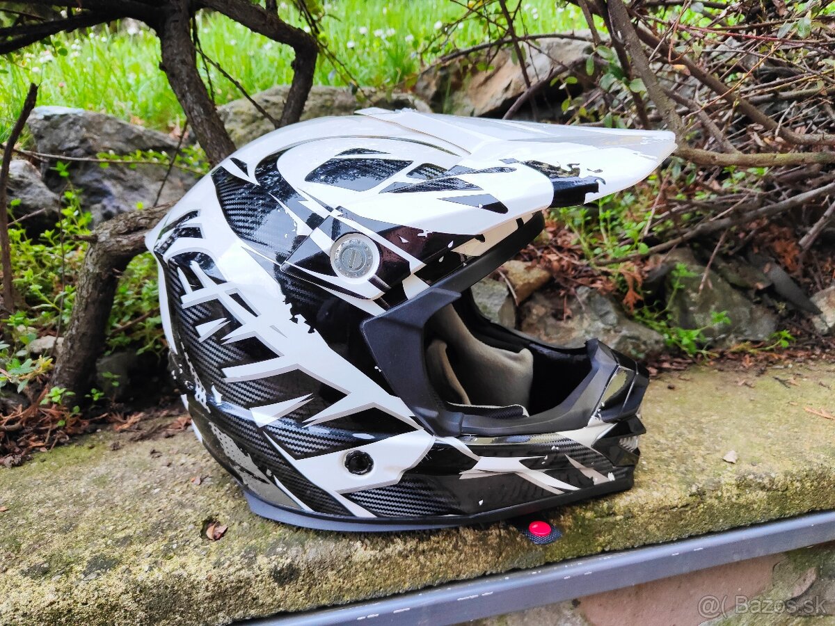 Helma zn. Kenny + taška Fox + okuliare