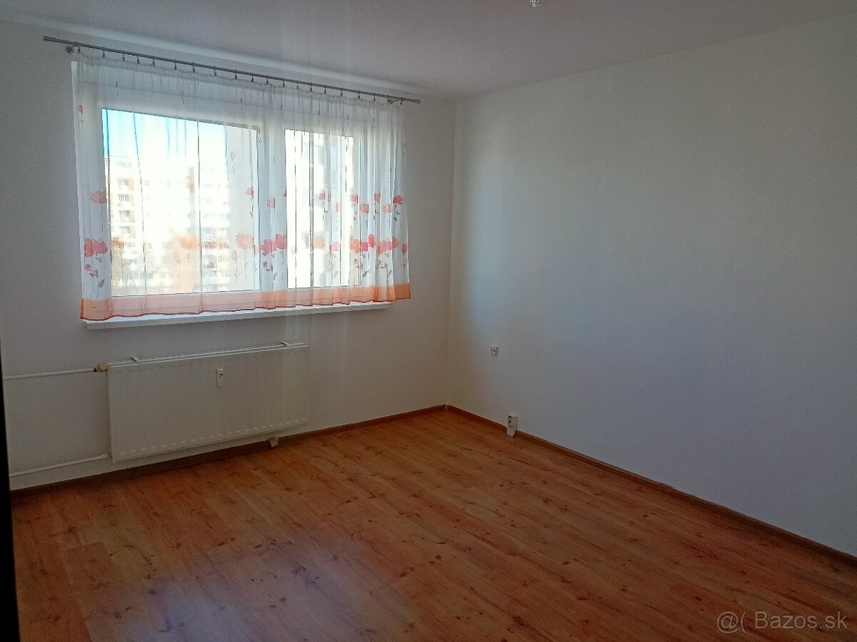 Prenajmem 3 izbový byt