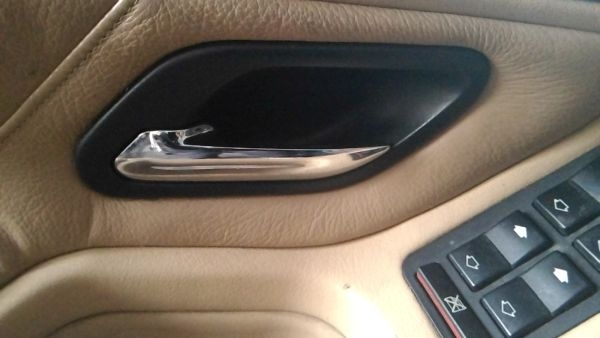 bmw e38 klucky dveri