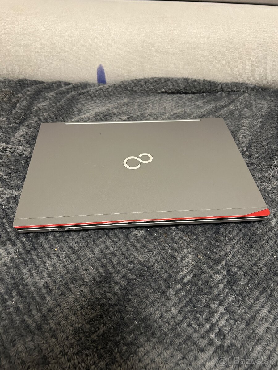 Fujitsu Lifebook U745