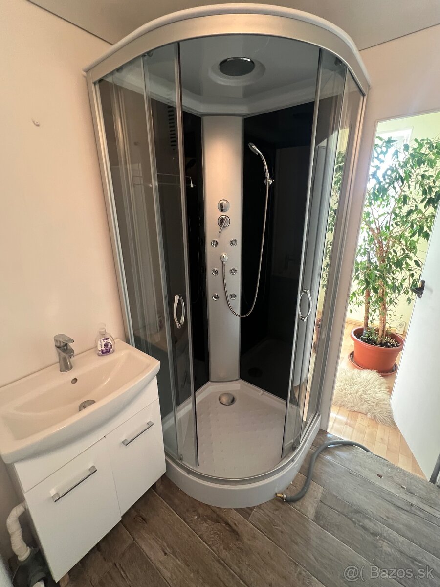 Sprchovaci kut plus umyvadlo