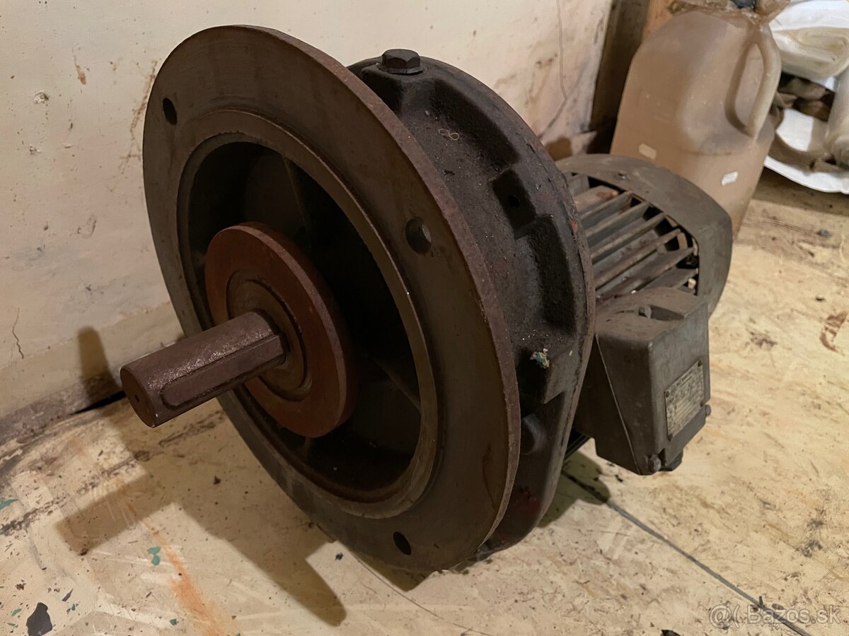 elektromotor s prevodovkou
