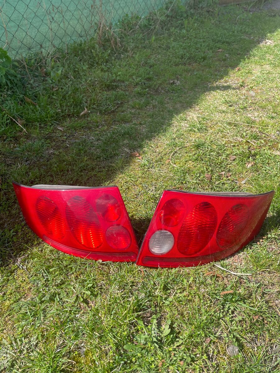 Zadné svetlá audi TT 8N