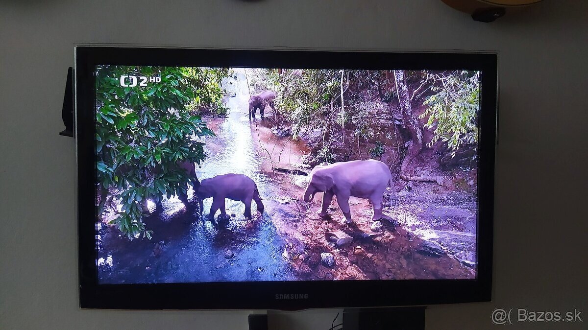 PEKNY ZACHOVALY 32" SAMSUNG LED TV + podstavec
