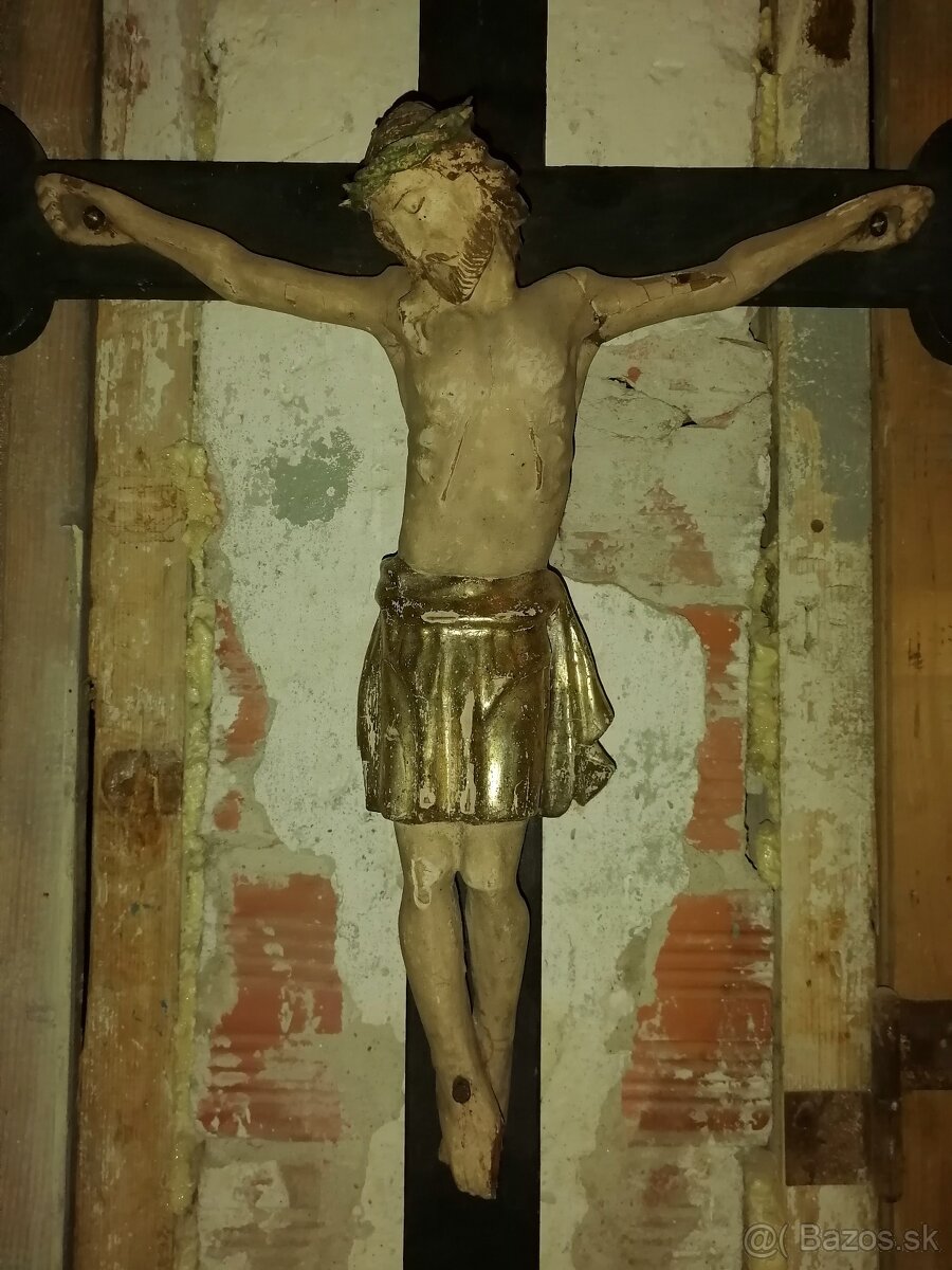 Starý drevený kríž.