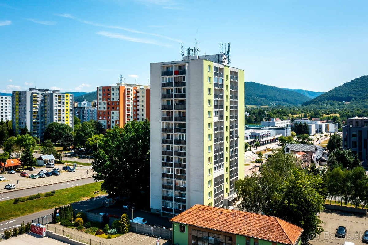 Na predaj 1 izbový byt na námestí v Humennom