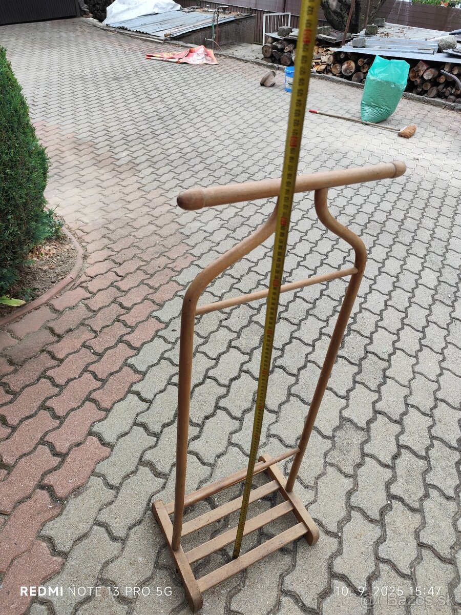 Predám stojan na oblečenie nemý sluha