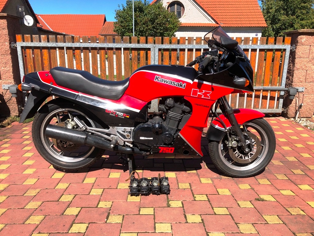 Kawasaki GPZ 750R, 1986, na sprevádzkovanie