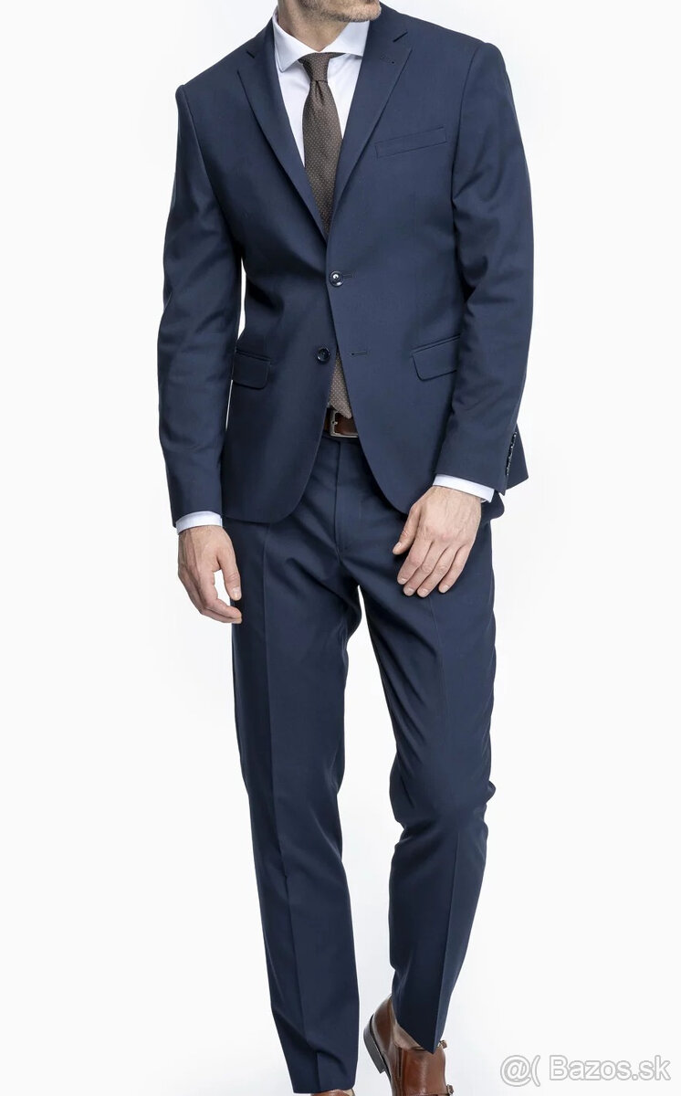 Predám tmavomodrý slim fit oblek Ozeta