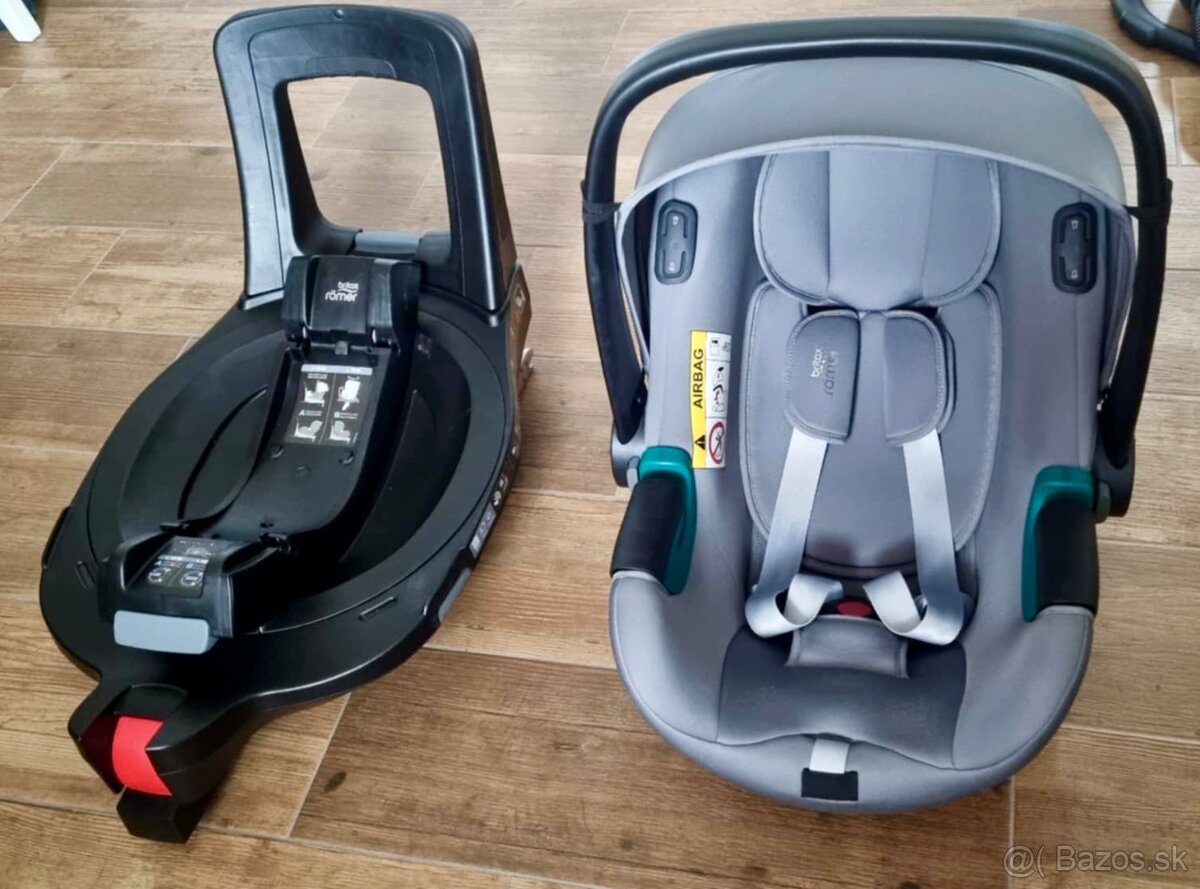 Britax Römer Baby-Safe iSense s otočnou zakladnou