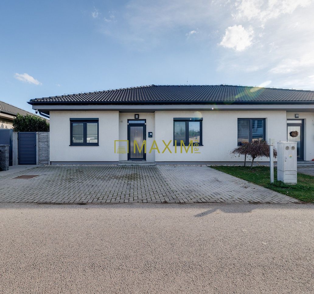 TOP Exkluzívny 4-izbový dom v Miloslavove: Bazén, záhrada, f