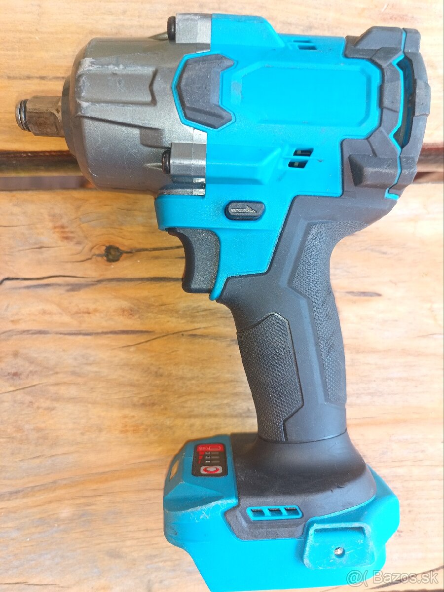 Rázový uťahovák 18V 1001