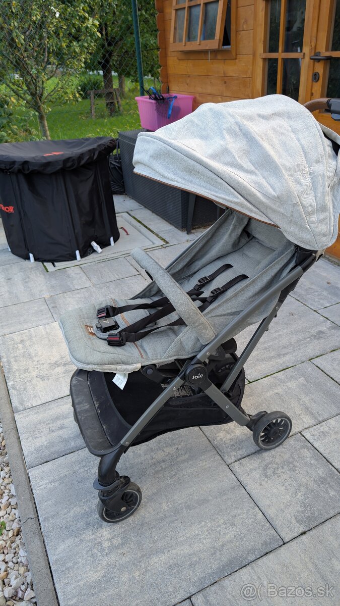 Kvalitný kočík Joie tourist signature