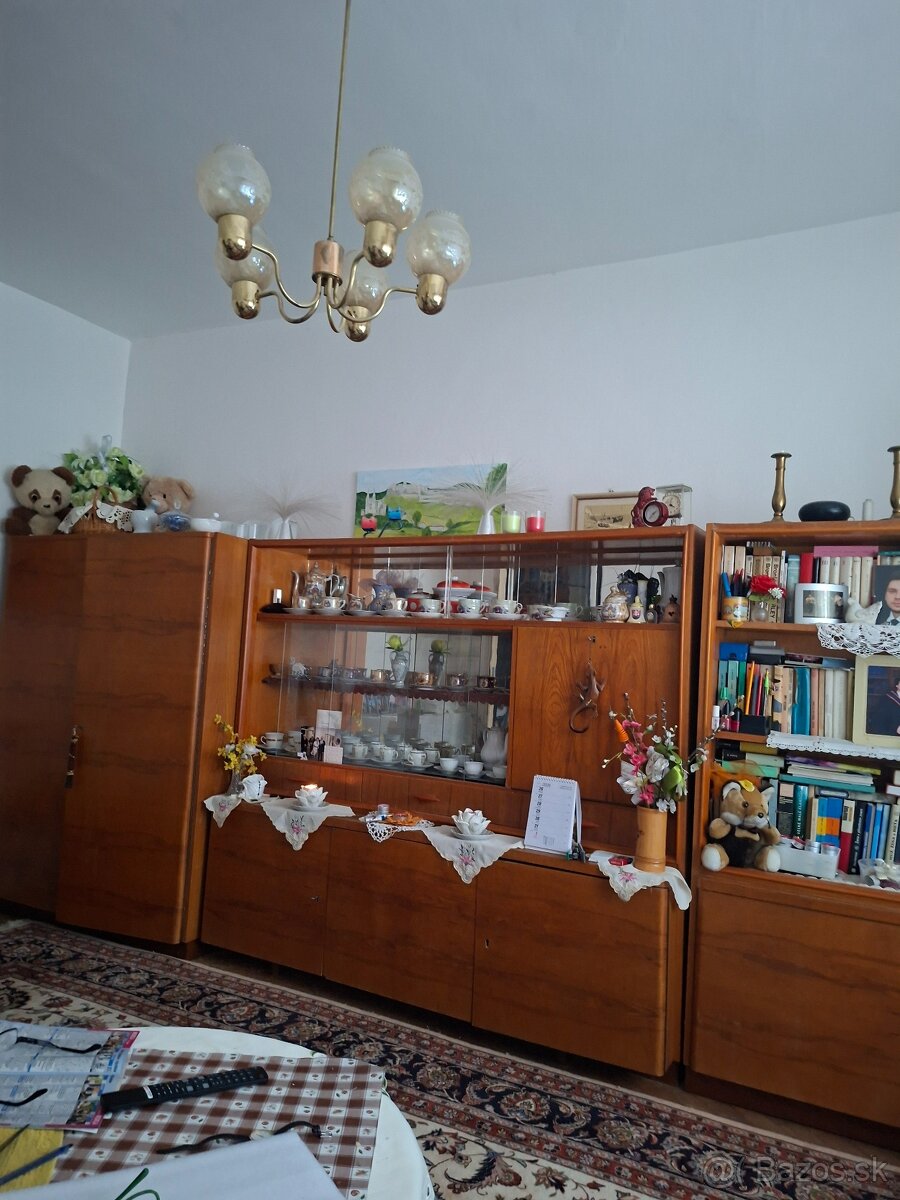 Retro drevený nábytok