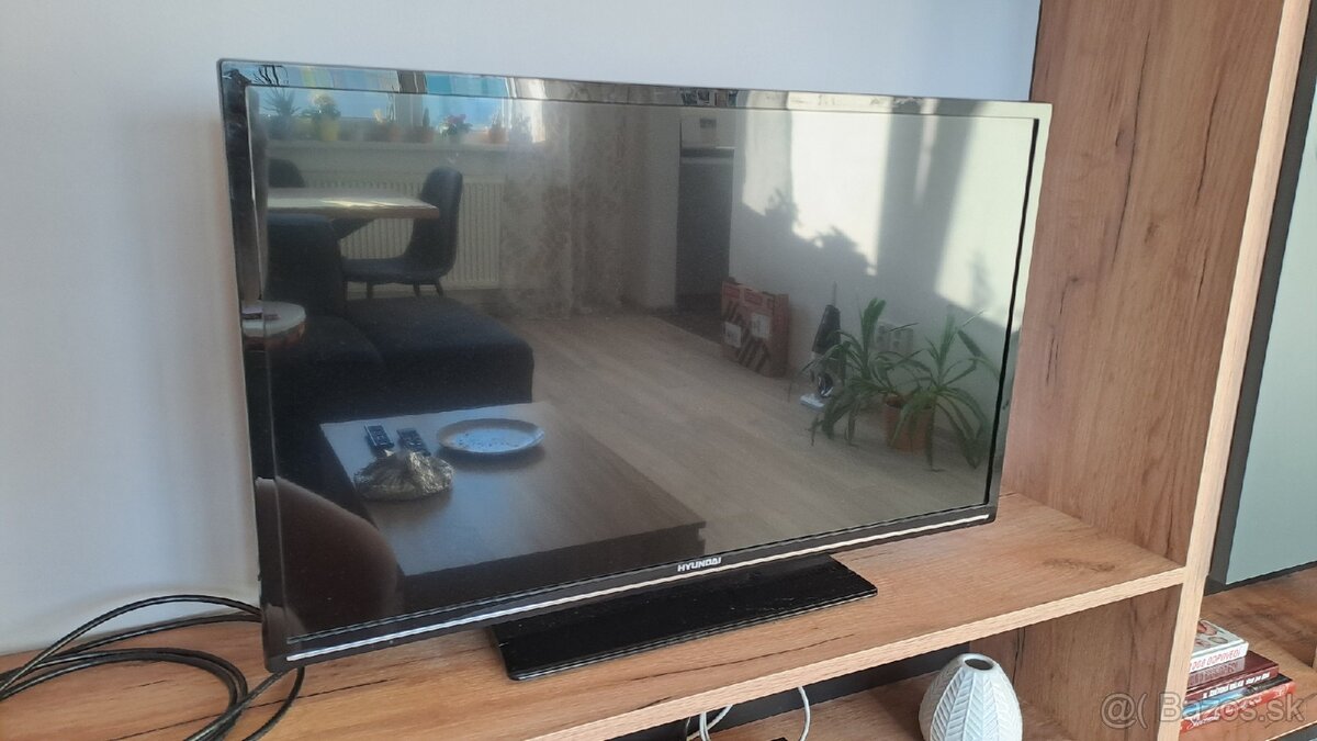 predam televizor Hyundai 32palcovy