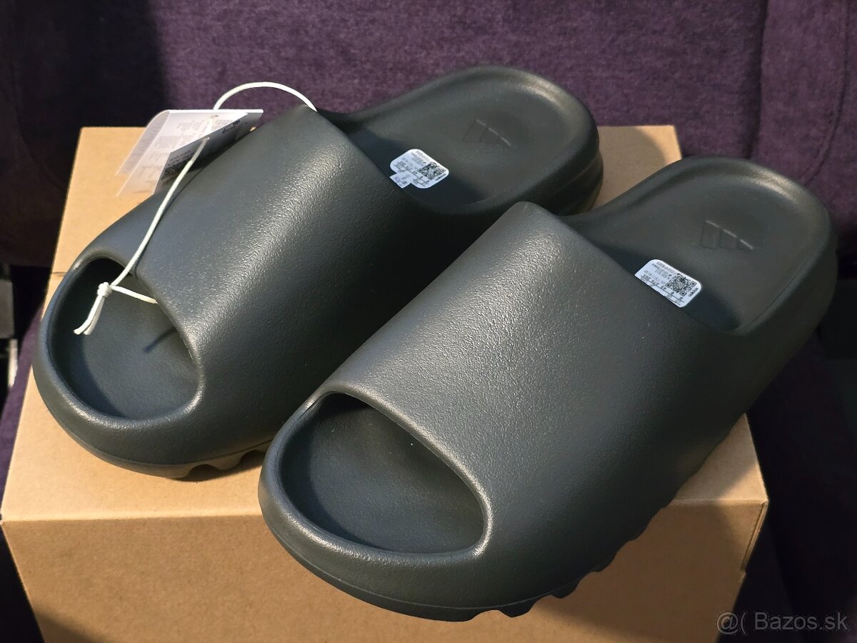 Yeezy Slide Dark Onyx 43