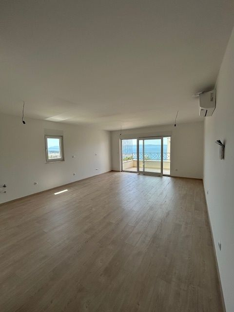 3 izb, Makarska, garážové miesto v cene, bazén, súkromná rez