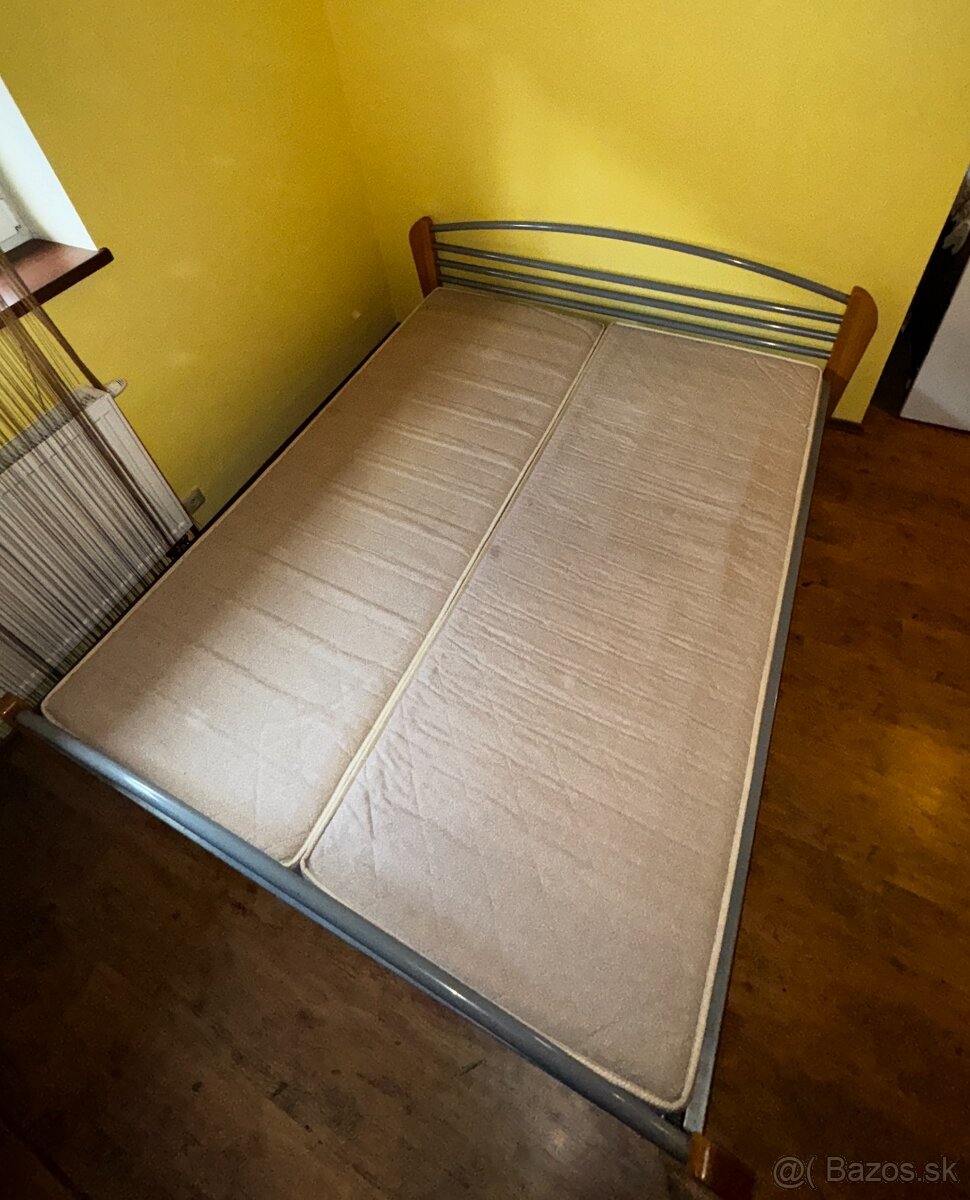 manželská postel