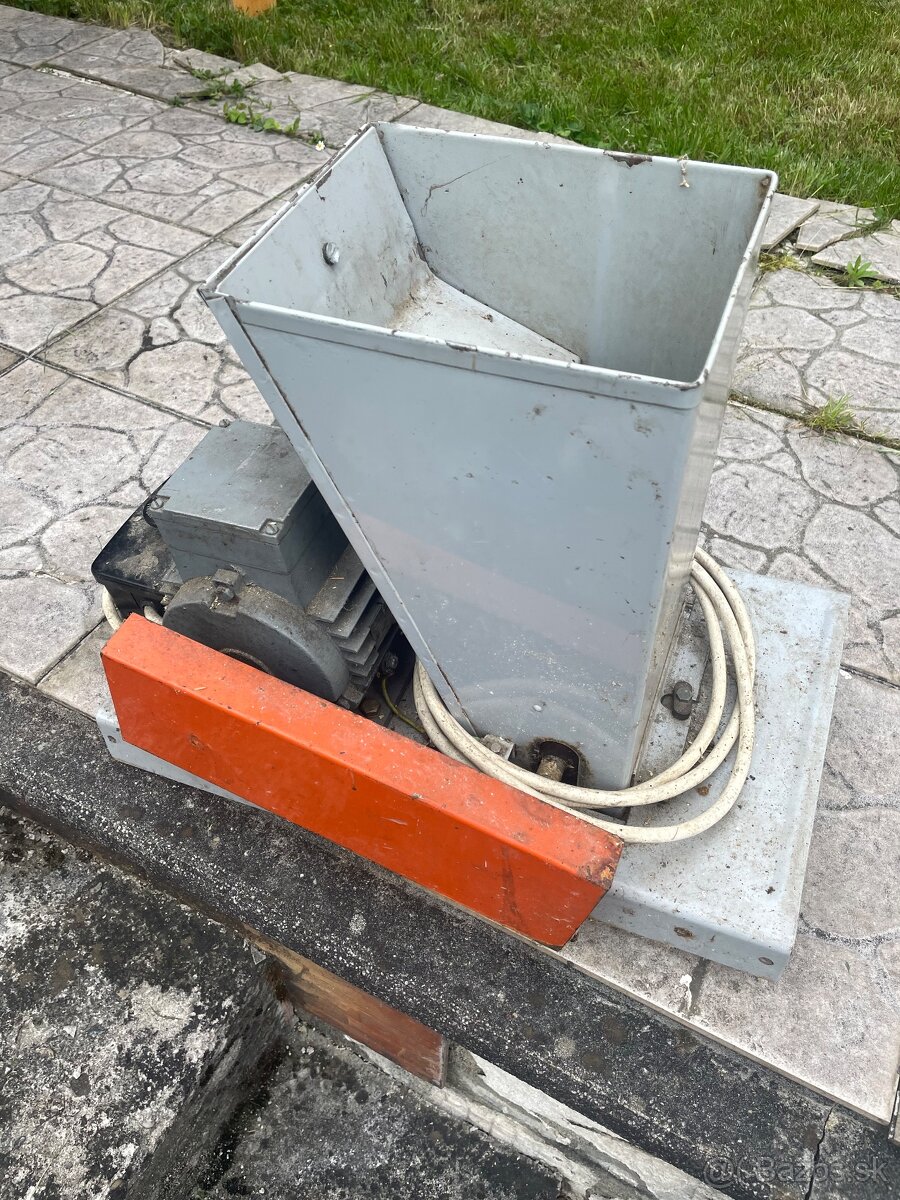 Tovarenský mlynček na ovocie