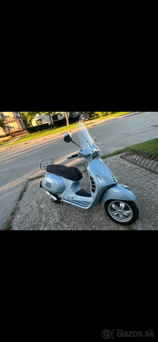 Vespa 300