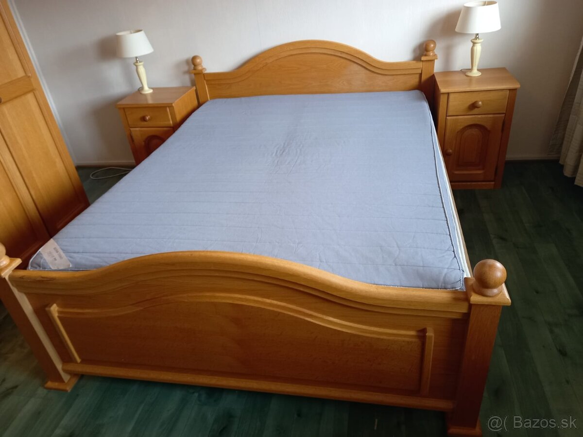 Posteľ 200x160cm s nočnými stolkami