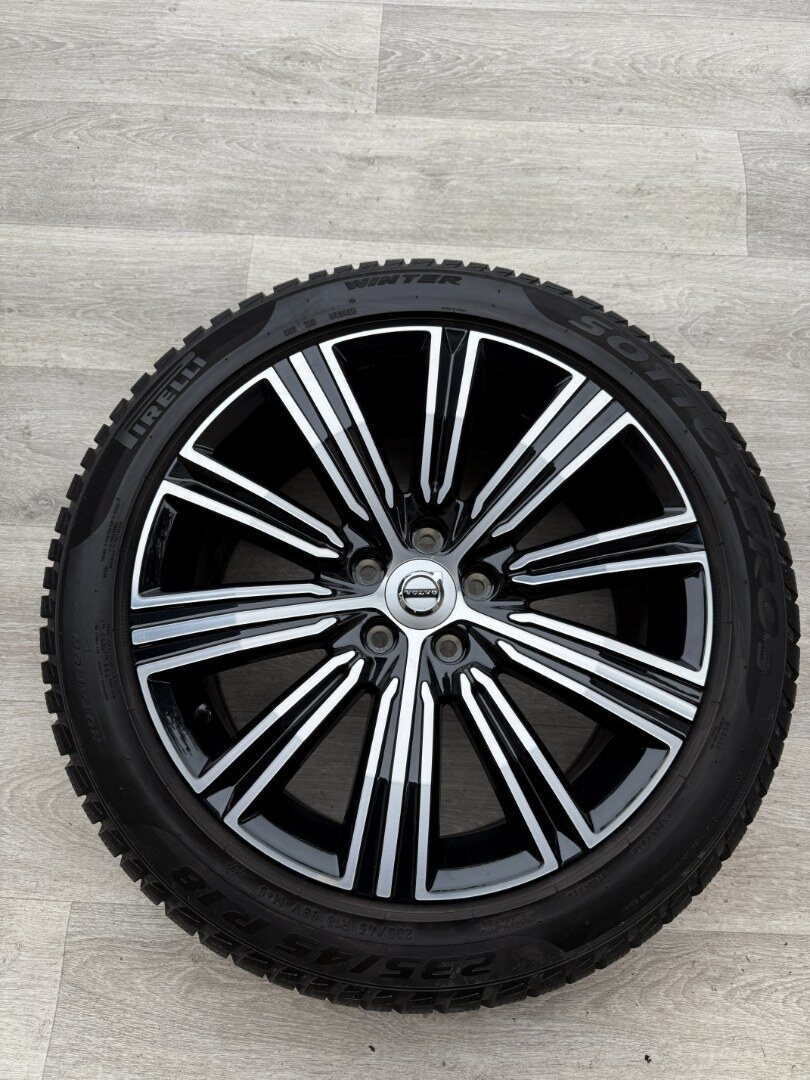 R18 ORIG.ZIMNÍ KOLA VOLVO S60/V60 235/45/18 DOT25