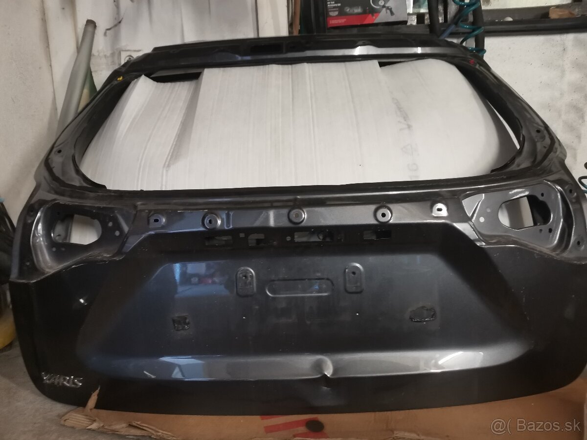 Toyota Yaris Cross zadné piate dvere