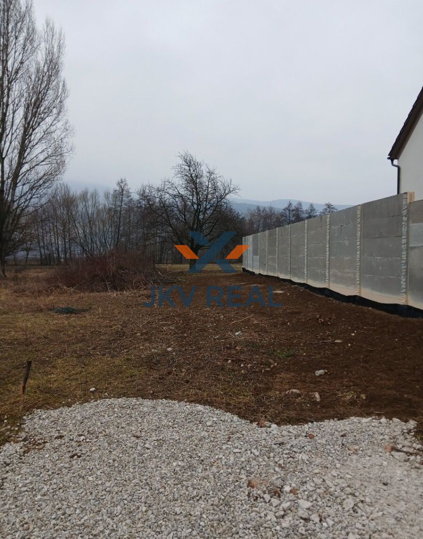 Ponúkame na predaj lukratívny pozemok v Nitrici