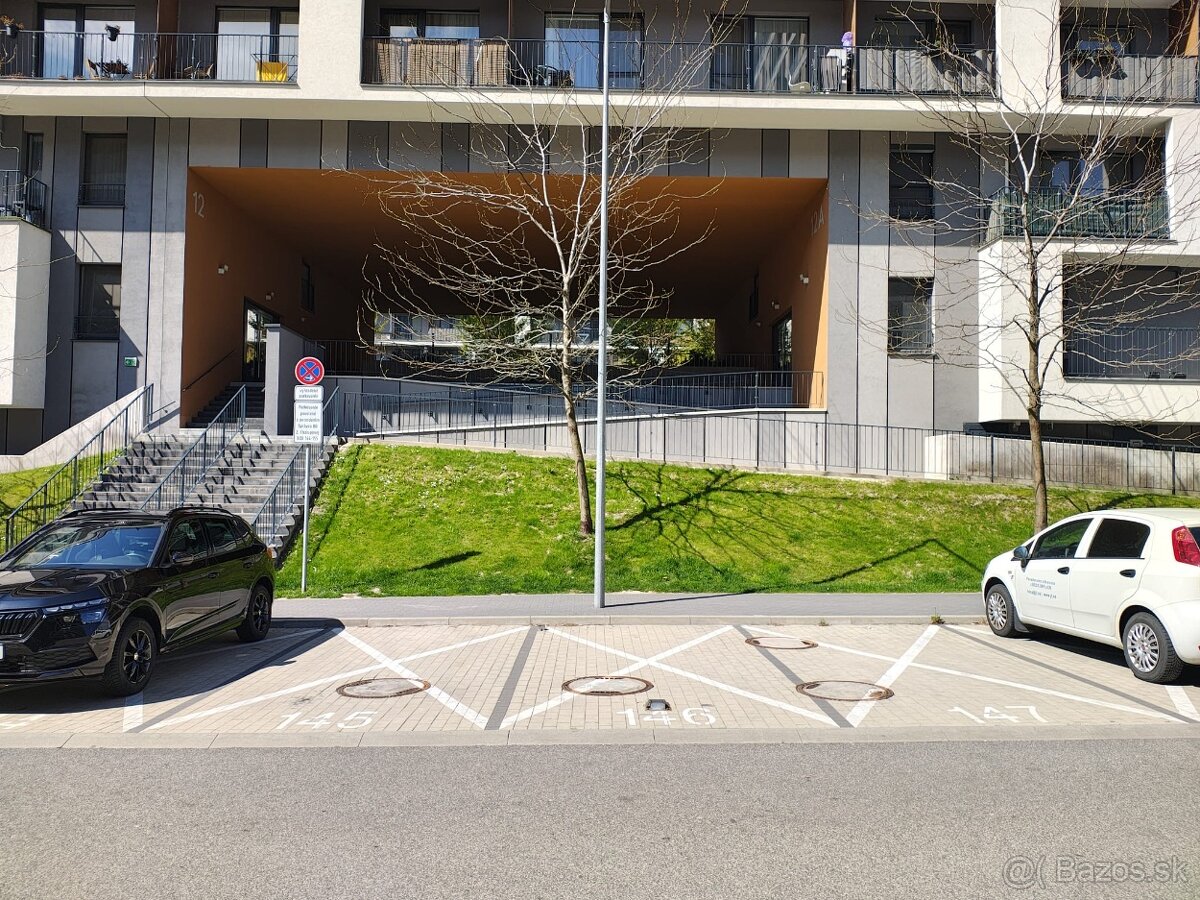 vonkajšie parkovacie státie, SLNEČNICE