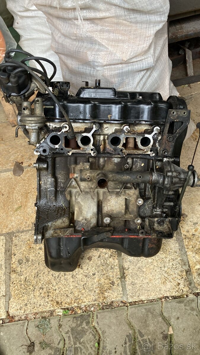 Motor Suzuki Samurai SJ413