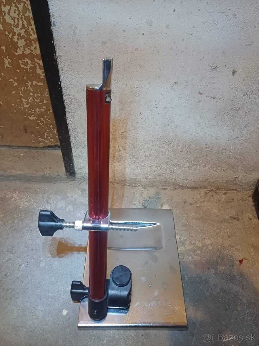 Centrovacia stolica / rameno