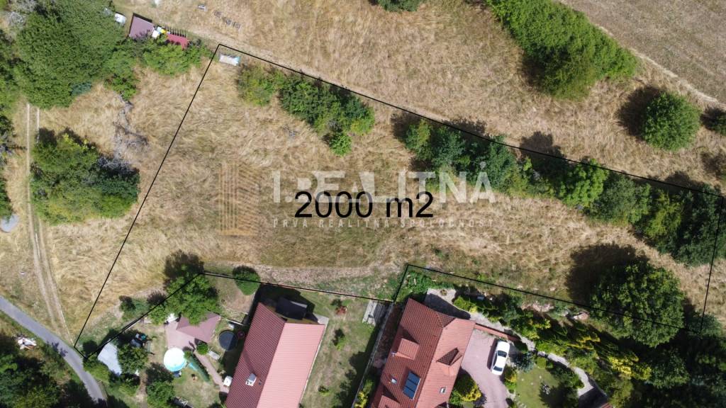 SLNEČNÝ POZEMOK V SRDCI BANSKEJ ŠTIAVNICE, 2 000 M2