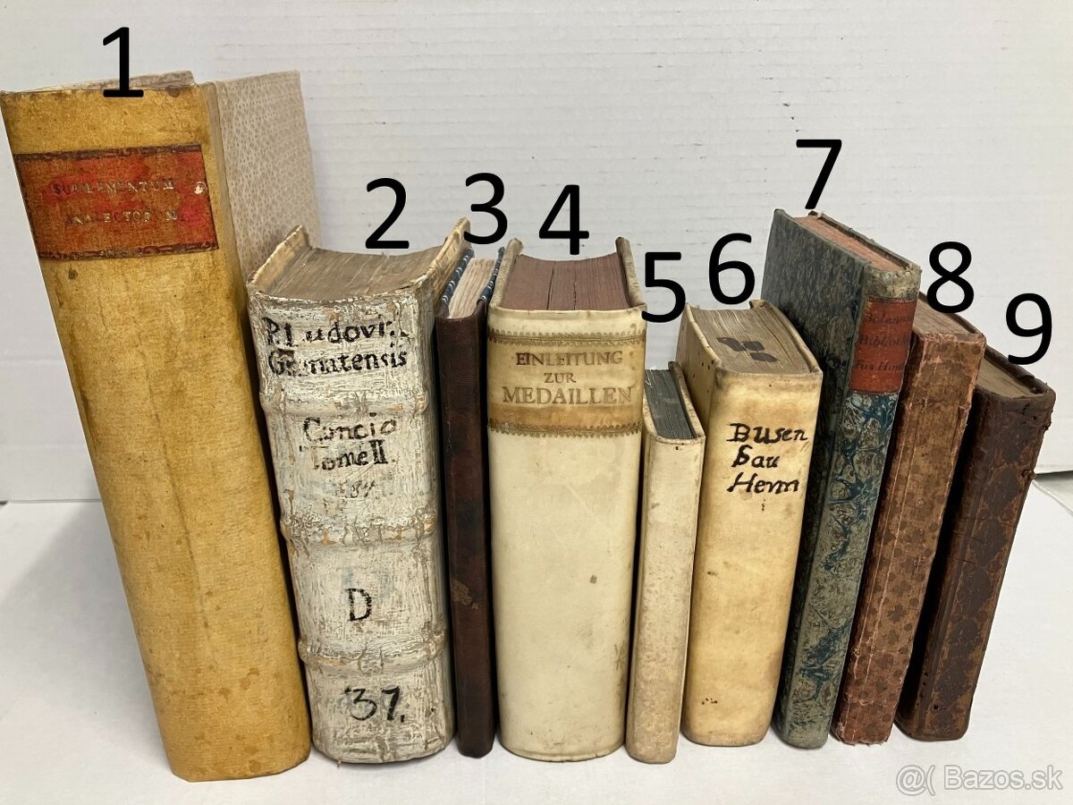 300 ročné veľmi staré knihy