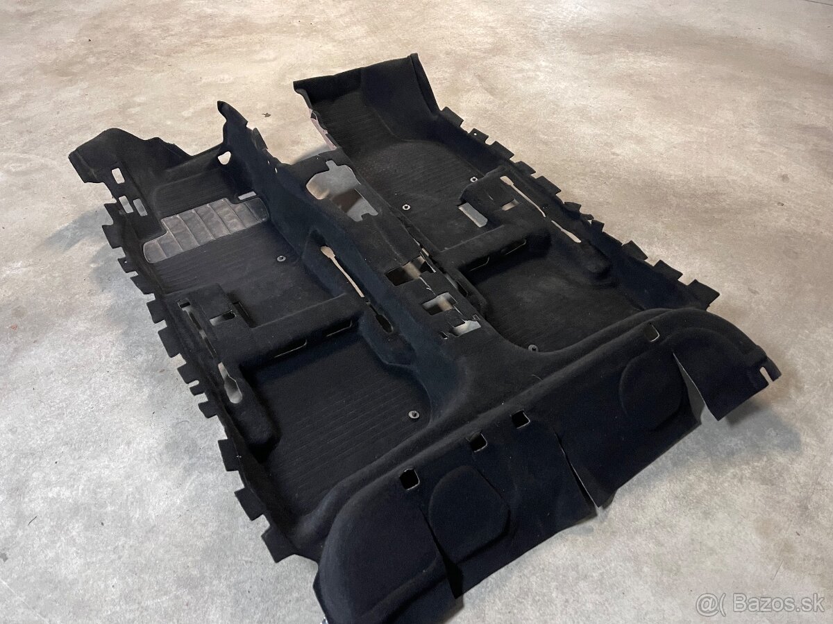 skoda octavia 2 DSG cierny koberec neposkodeny facelift