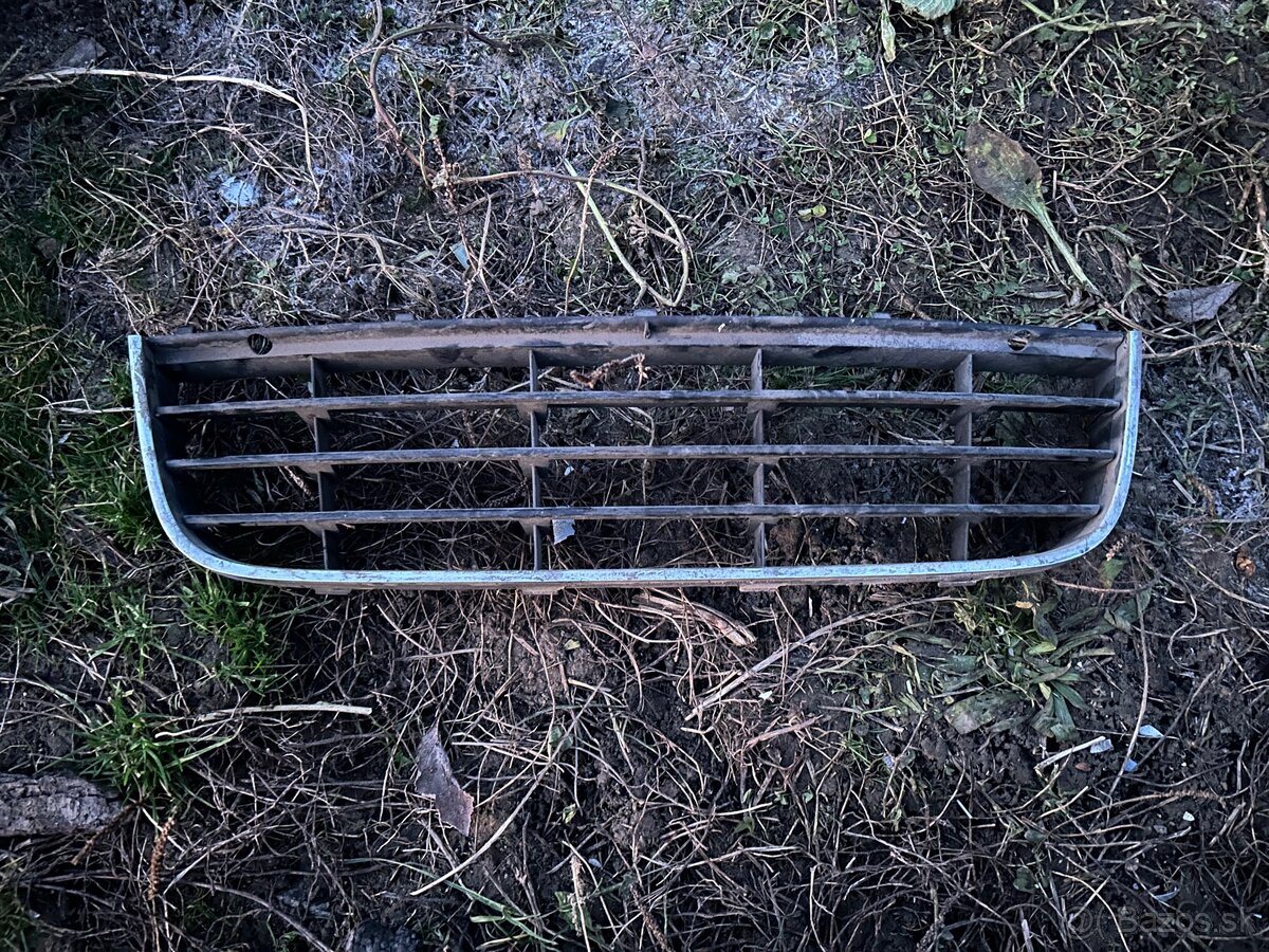 Mriežka náraznika Golf 5 / Bora /Jetta
